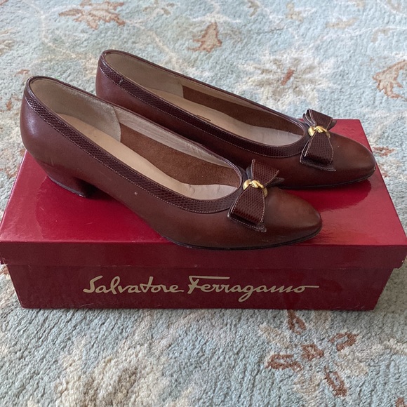 Vintage Salvatore Ferragamo Leather Heels - 6.5 - Picture 4 of 12